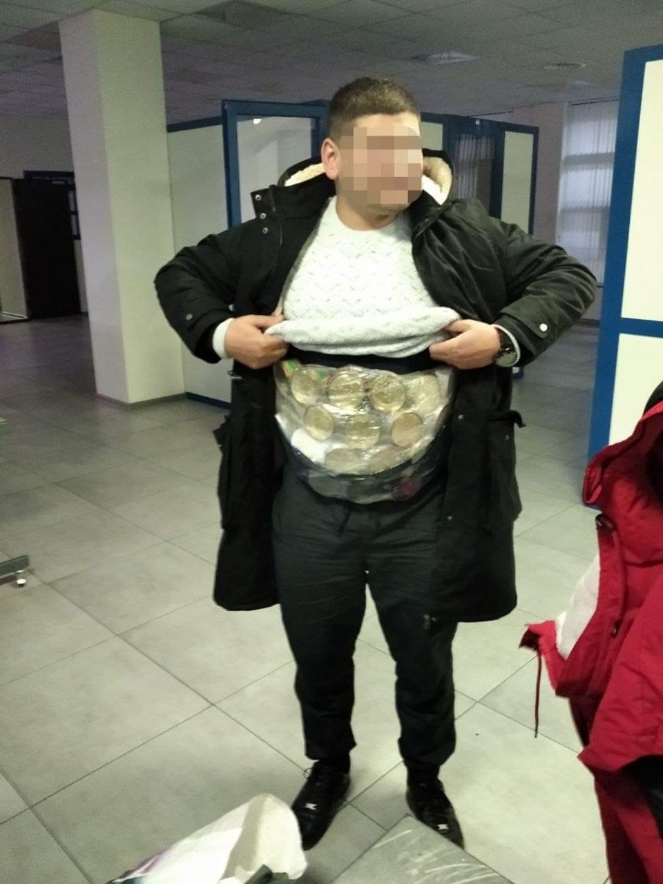 154 банки з червоною ікрою намагалися вивезти на собі в Молдову українці