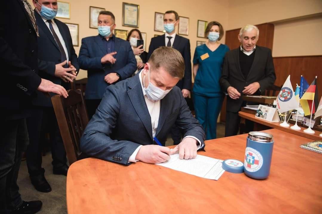 Очільник Рівного з Міністром охорони здоров’я дали старт будівництву трансплантаційного відділення