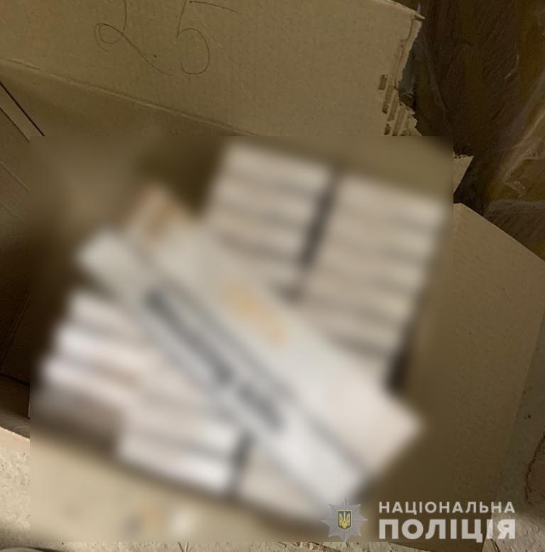 На Рівненщині поліцейські вилучили понад 20 тисяч пачок безакцизних цигарок