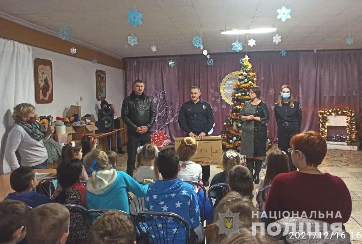 Правоохоронці Рівненщини привітали зі святом вихованців спецшколи