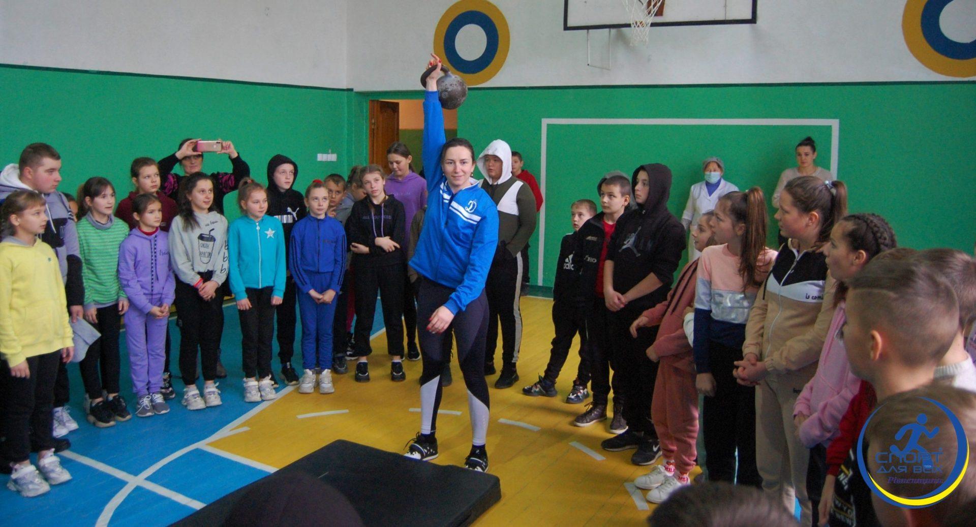 Поліцейська-спортсменка завітала до школярів Ясногірки на Рівненщині Поліцейська-спортсменка завітала до школярів Ясногірки на Рівненщині