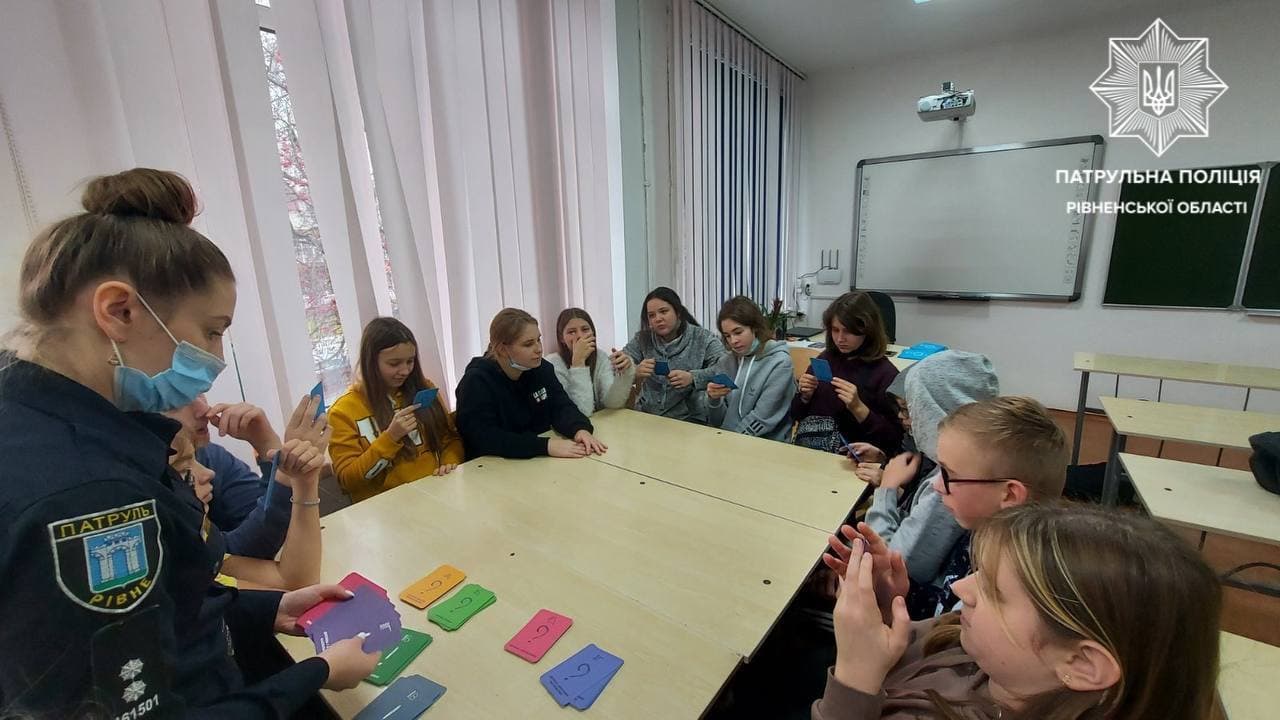 Інспектори поліції відвідують навчальні заклади Рівного Інспектори поліції відвідують навчальні заклади Рівного