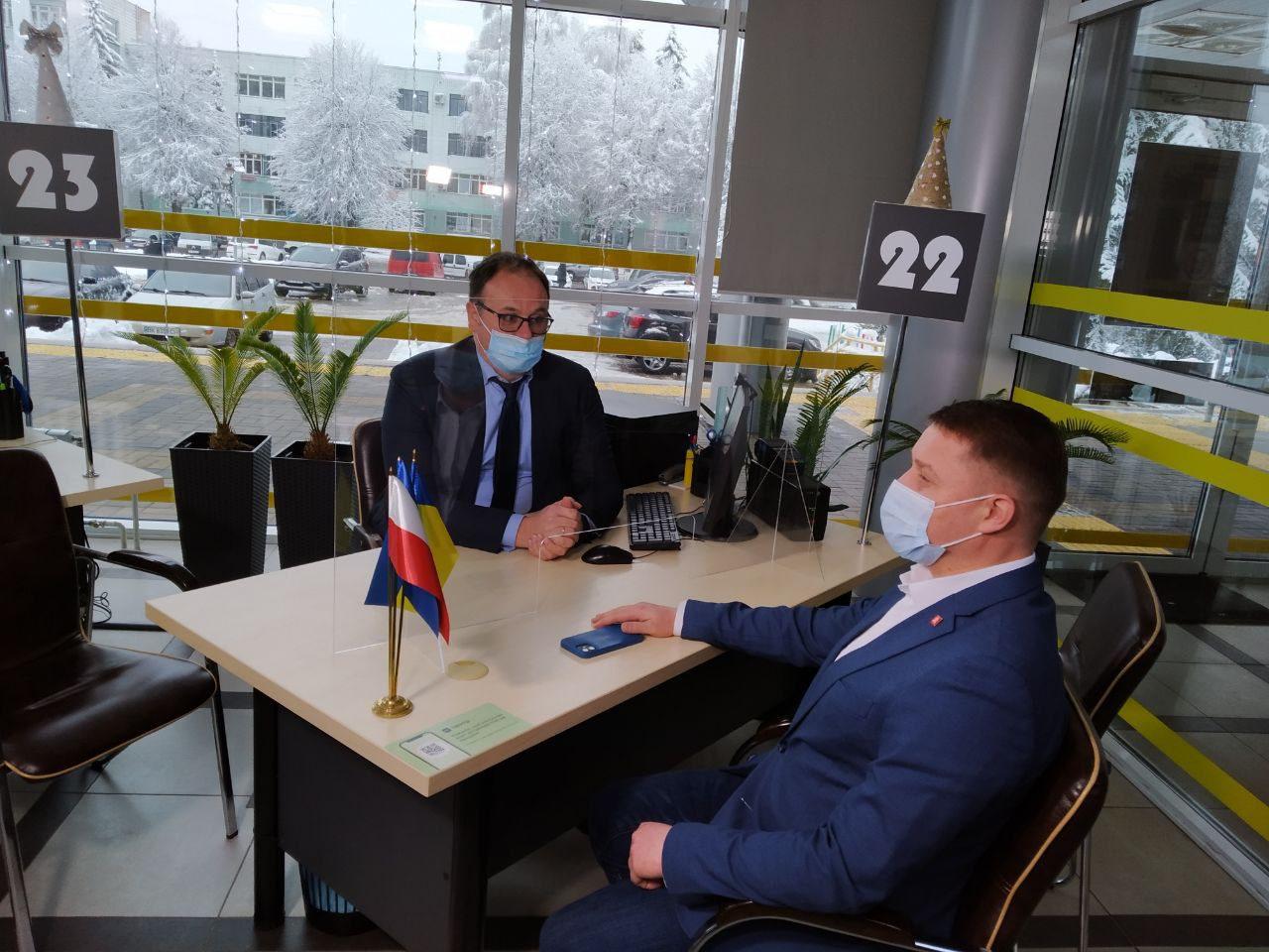 У Рівненському ЦНАПі консультував Генконсул Республіки Польща Славомір Місяк