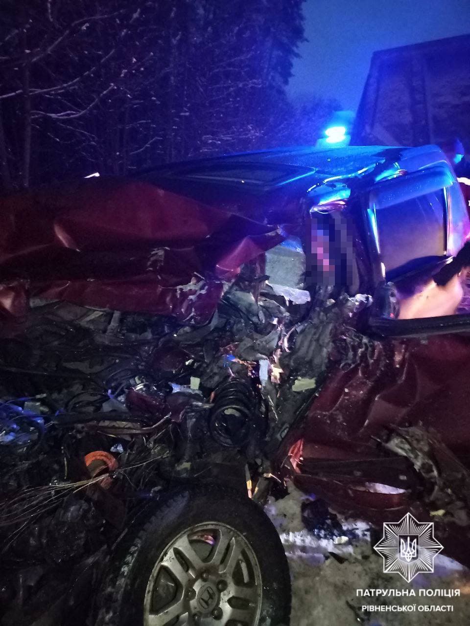 Працівники ДСНС на Рівненщині деблокували чоловіка з авто