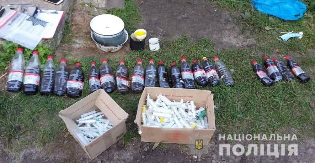 На Рівненщині за виготовлення, збут опію та утримання наркопритону судитимуть злочинну групу