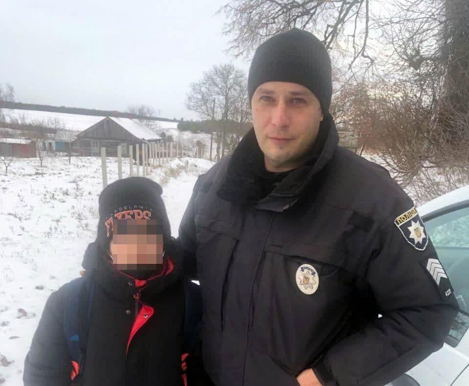 На Рівненщині поліцейський офіцер громади розшукав і повернув додому чотирикласника