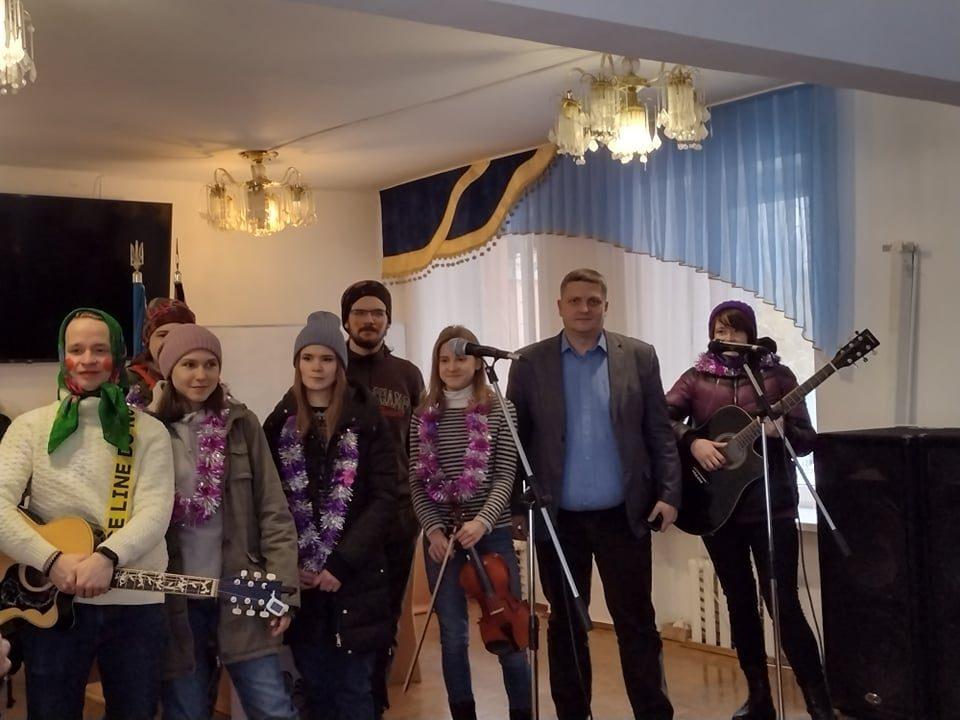 У Рівненському ліцеї відбувся благодійний учнівський фестиваль колядок (фото)