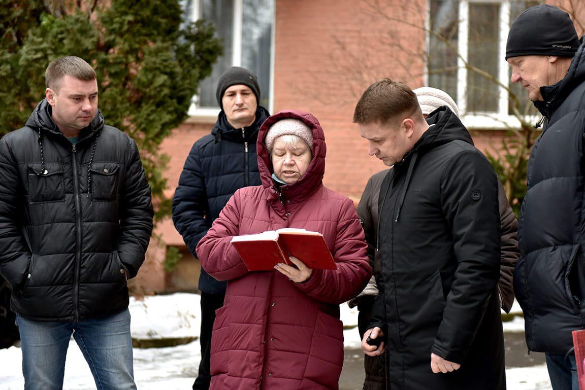 Мер Рівного зустрівся з мешканцями “холодного” будинку