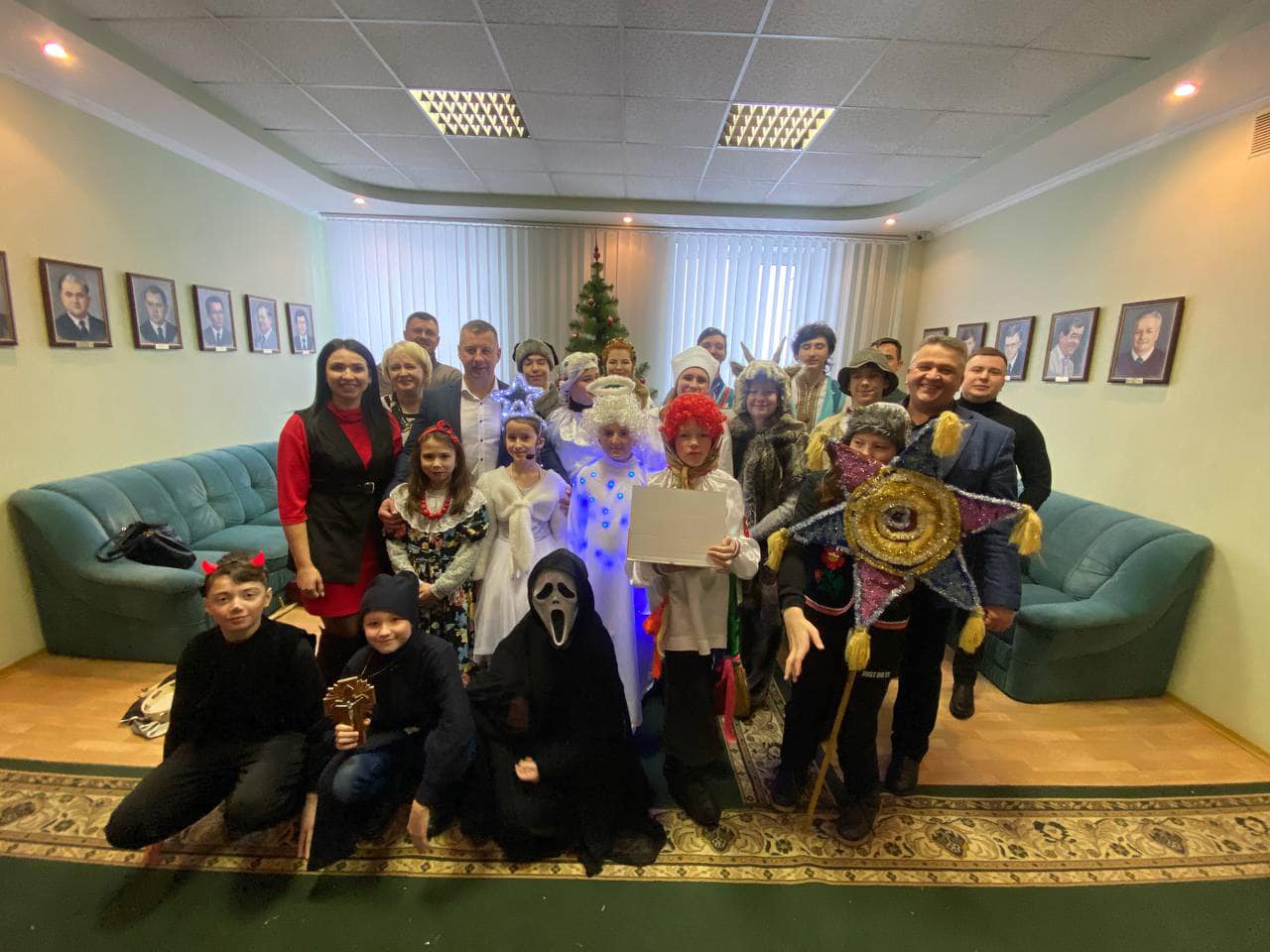 У Рівненській міській раді зустрічають колядників (ФОТО)