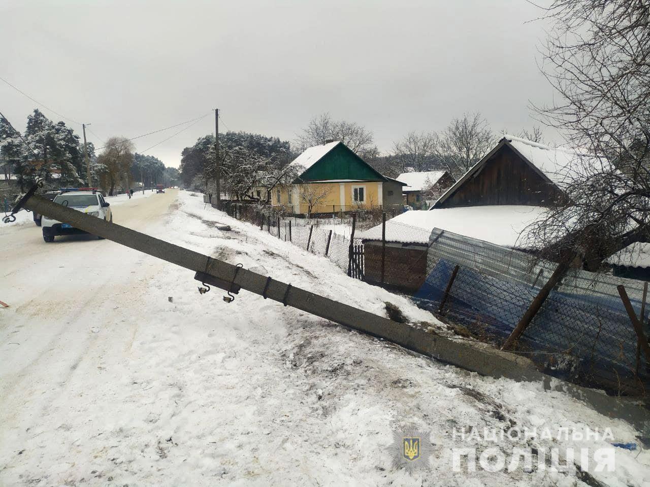 В ДТП на Рівненщині постраждала електроопора