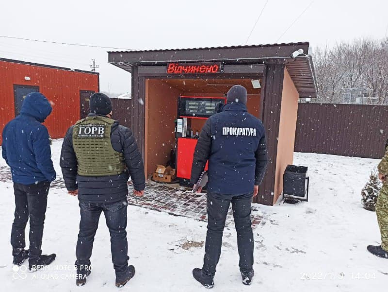 У Вараському районі припинено роботу нелегальної АЗС 
