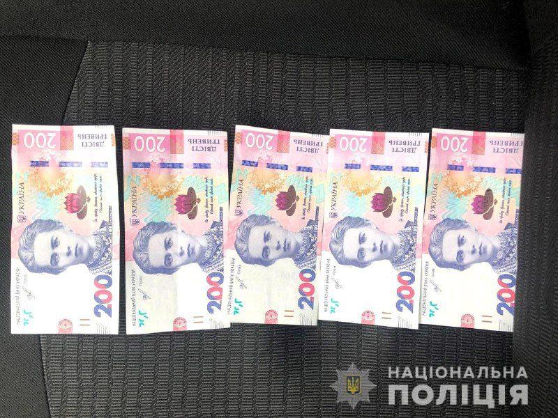 На Рівненщині поліцейські задокументували надання водієм хабаря за порушення ПДР 