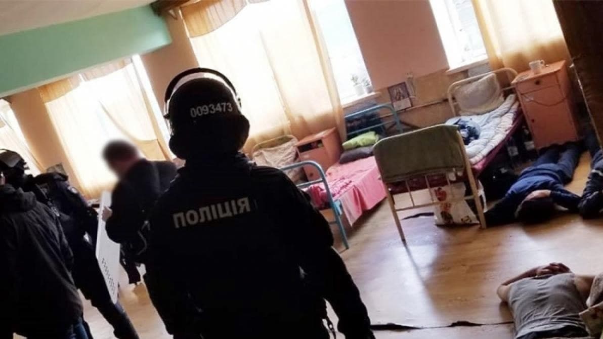 «Смотрящого» зі спільниками судитимуть за організацію наркобізнесу за ґратами на Рівненщині