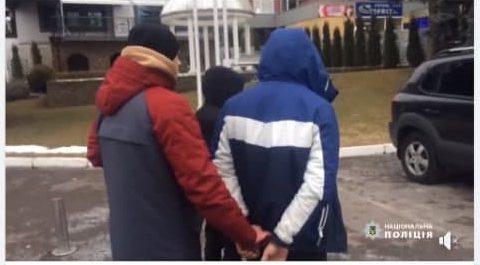 Поліцейські затримали афериста, який обікрав та ошукав рівнянку на майже 300 тисяч гривень