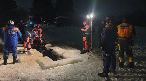 У Росії жінка потонула на Водохреща: течія потягла її під лід (ВІДЕО)