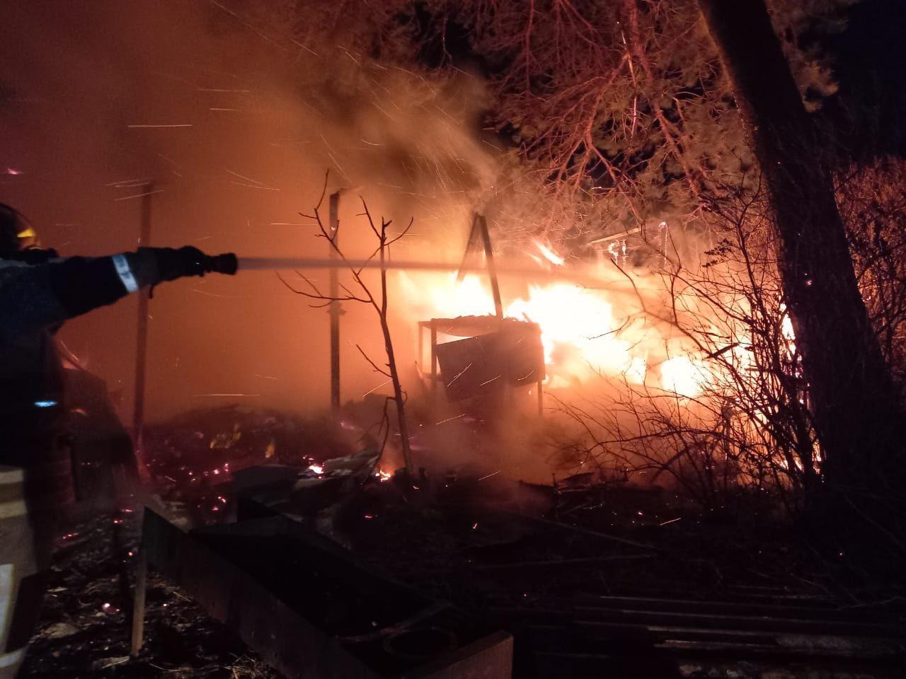 На Дубенщині рятувальники ліквідували пожежу у приватному господарстві