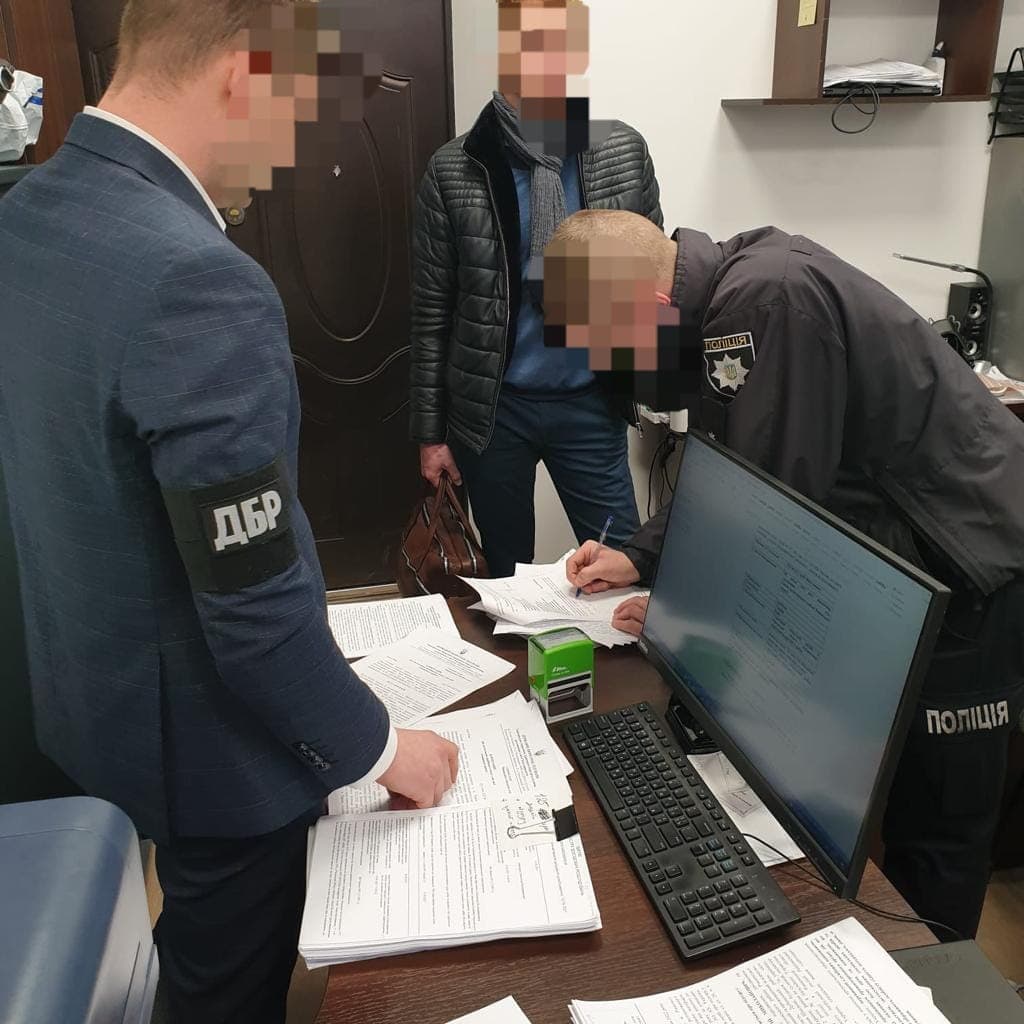 Працівника поліції у Рівному підозрюють у перевищенні службових повноважень