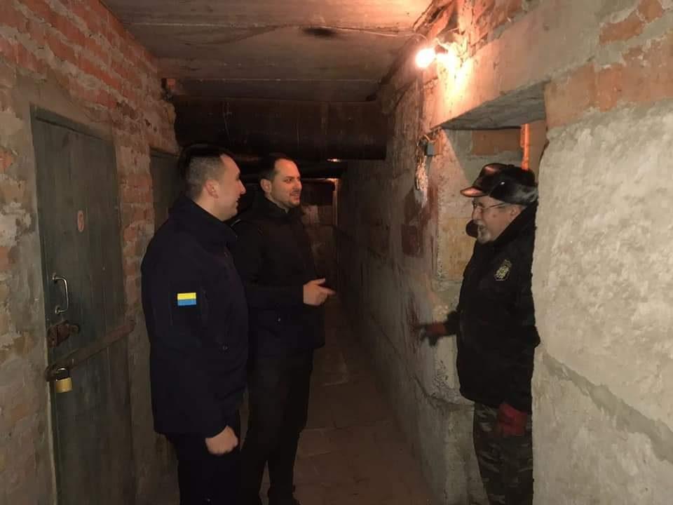 Рятувальники перевіряють “бомбосховища”