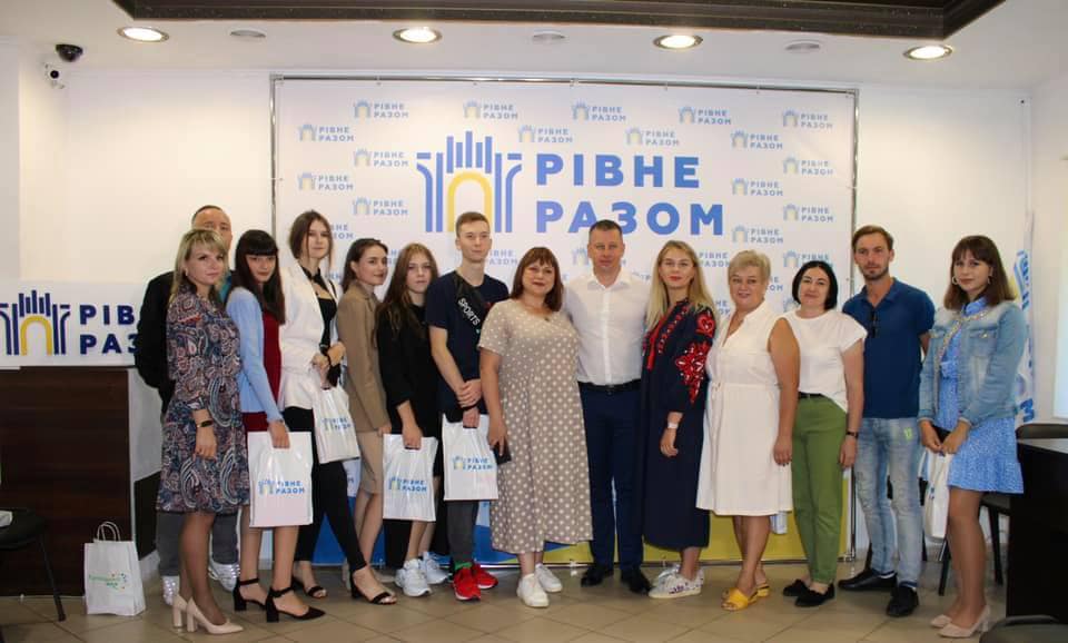 рівнеразом