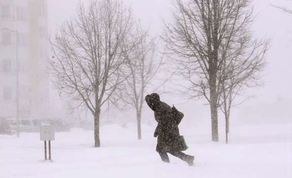 ДСНС попереджає українців про штормові пориви вітру та ожеледицю ДСНС попереджає українців про штормові пориви вітру та ожеледицю