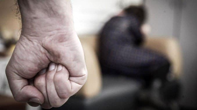 Чоловік проведе більше року в тюрмі за систематичне знущання над дружиною