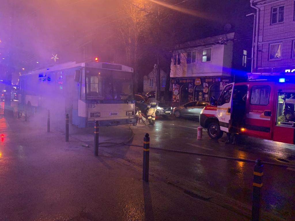 В останній день старого року в Рівному загорівся тролейбус