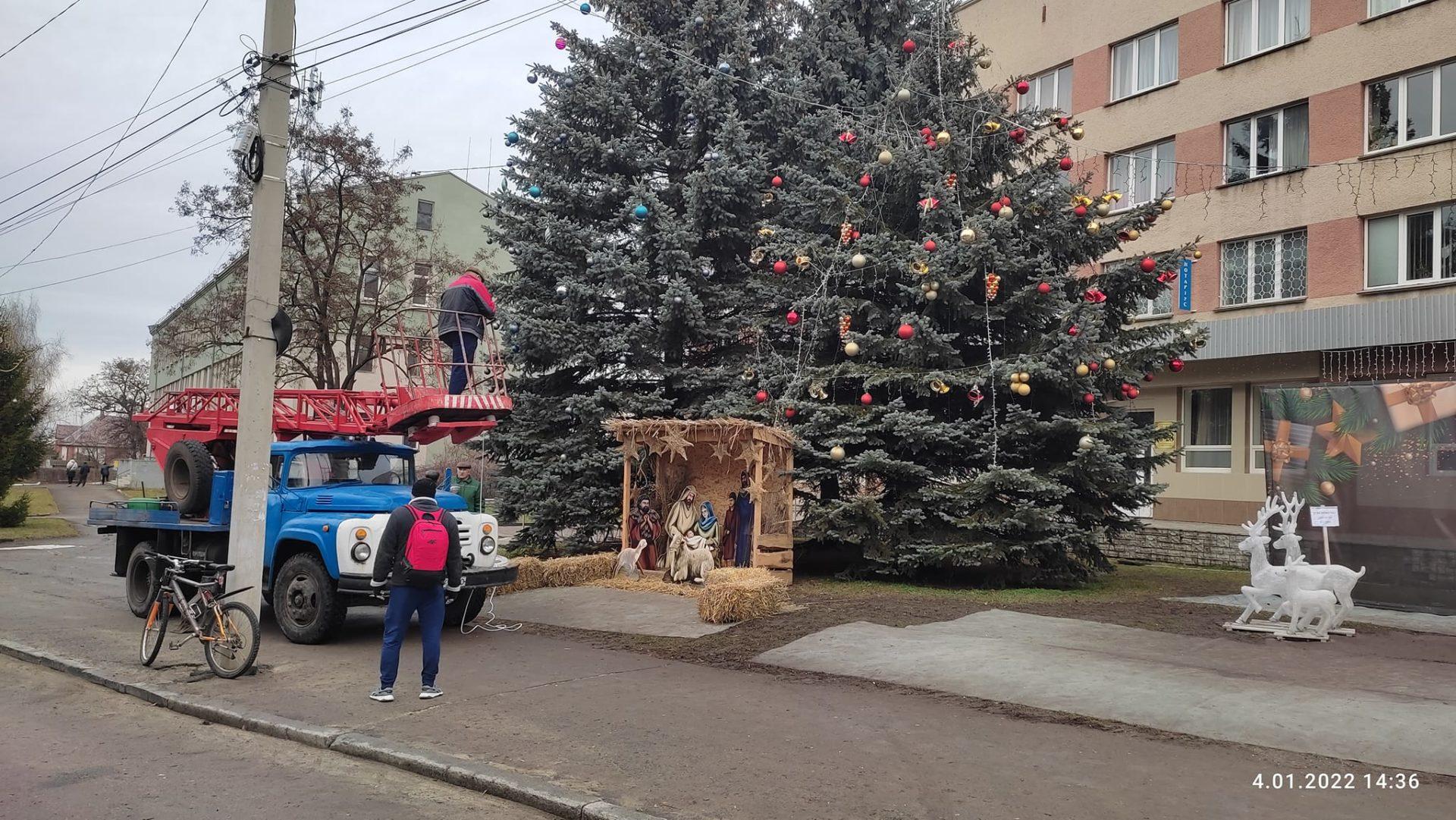 У Здолбунові облаштовують Різдвяну локацію