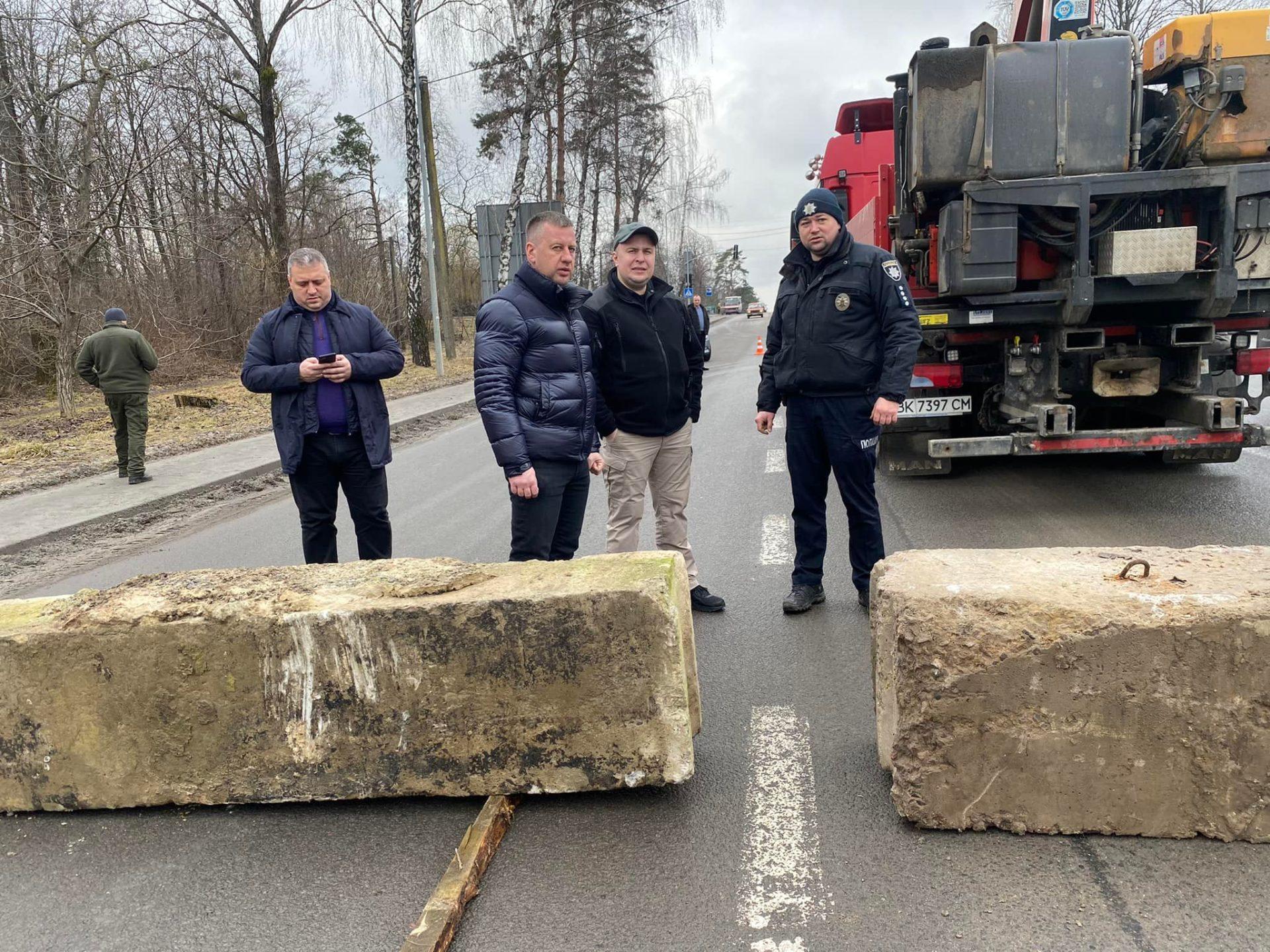 У Рівному зводять блок-пости