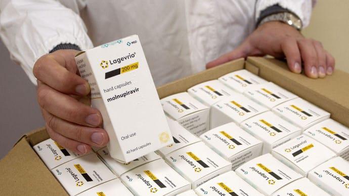Україна отримала першу партію ліків проти COVID-19 «Молнупіравір»: використання препарату в Україні (Інфографіка)
