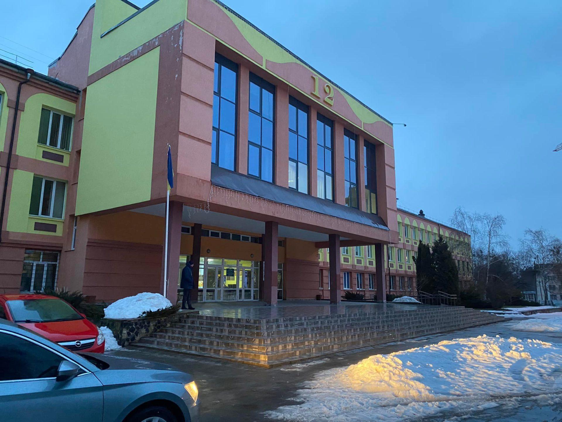 У Рівному проведуть благоустрій території біля дванадцятої школи