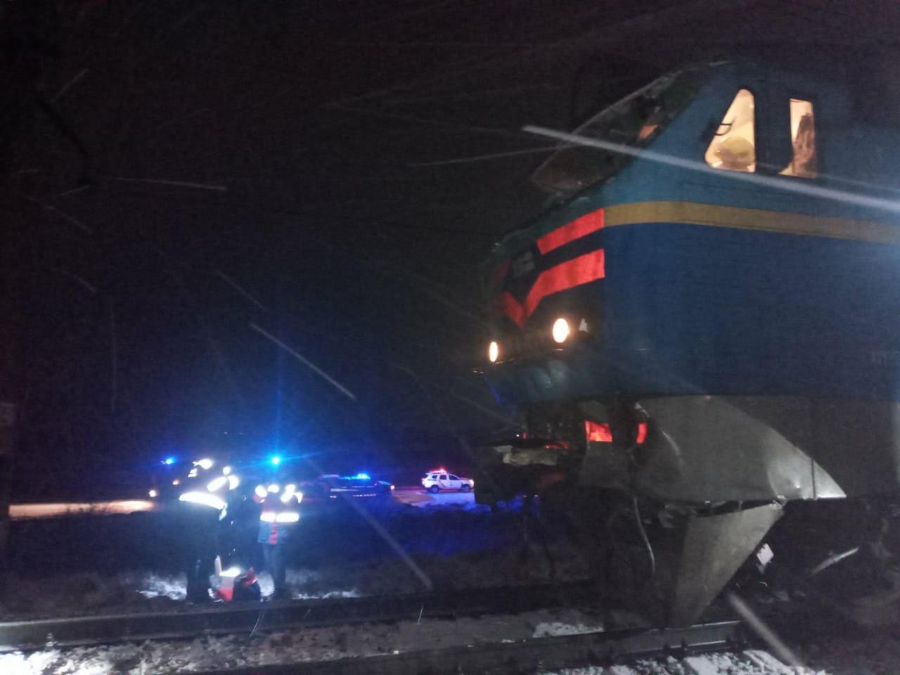 На Дубенщині в ДТП потрапив пасажирський потяг та вантажівка