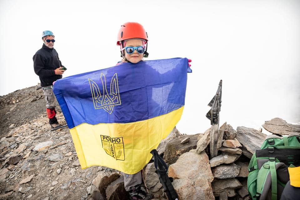 У Рівному зафіксують рекорд п’ятирічної альпіністки, яка підкорила вершину Кавказу