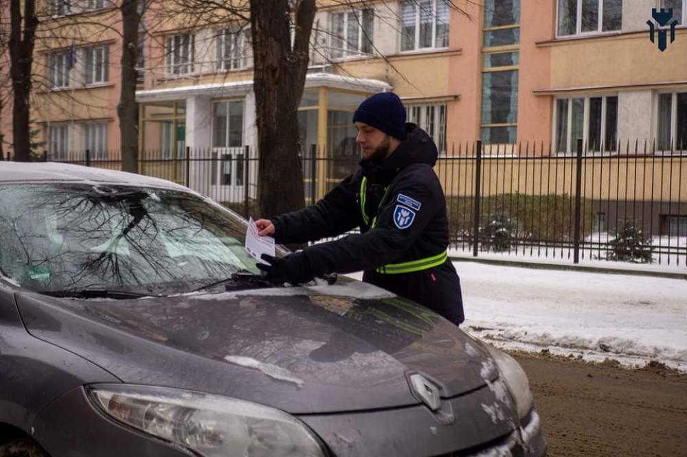 Де паркувати автівки в Рівному – проблема їх власників