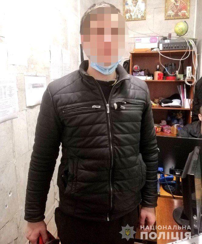 За скоєні понад 30 крадіжок із супермаркетів затримали жителя Рівненського району