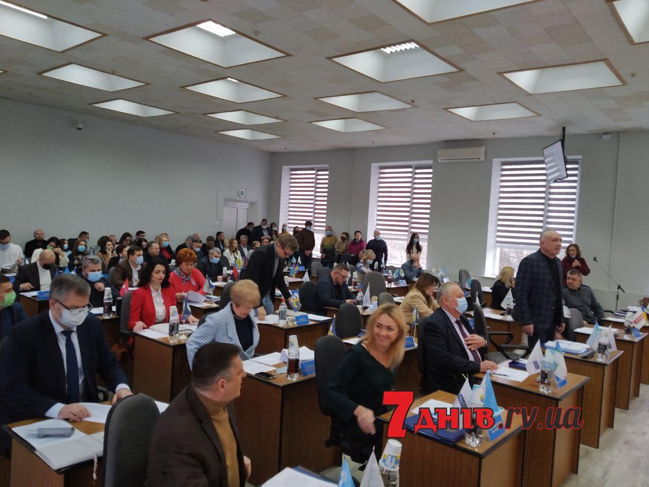 Чергова сесія Рівнеради розпочалася хвилиною мовчання