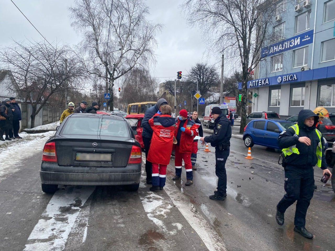 В Рівному сталася ДТП за участю трьох легкових автомобілів
