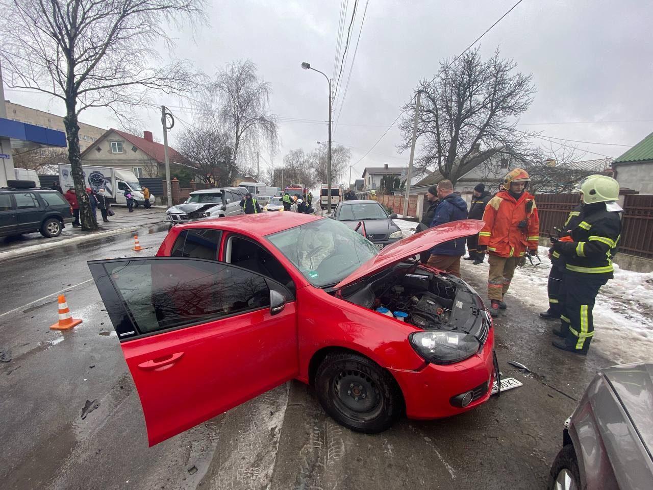 В Рівному сталася ДТП за участю трьох легкових автомобілів