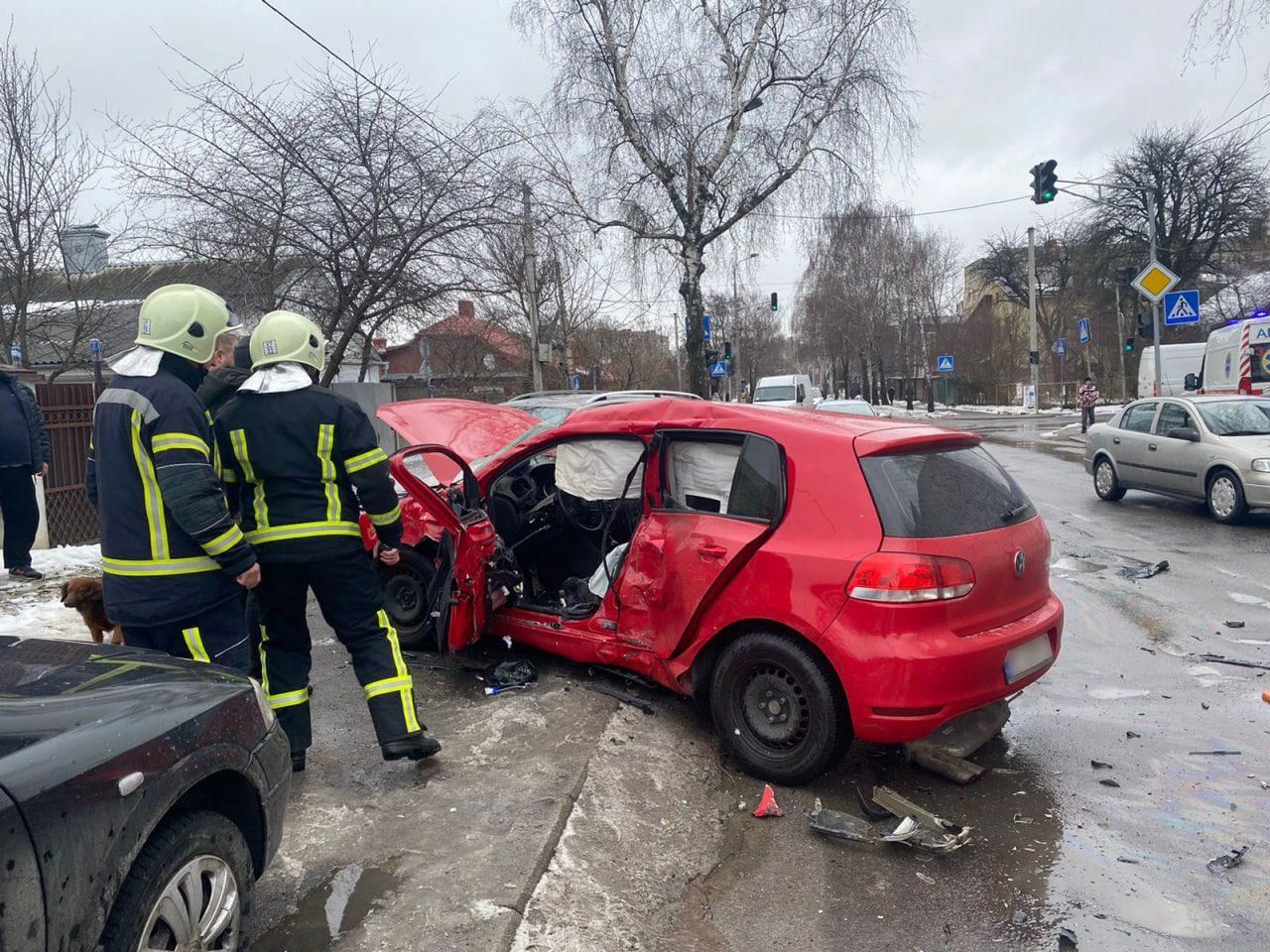 В Рівному сталася ДТП за участю трьох легкових автомобілів