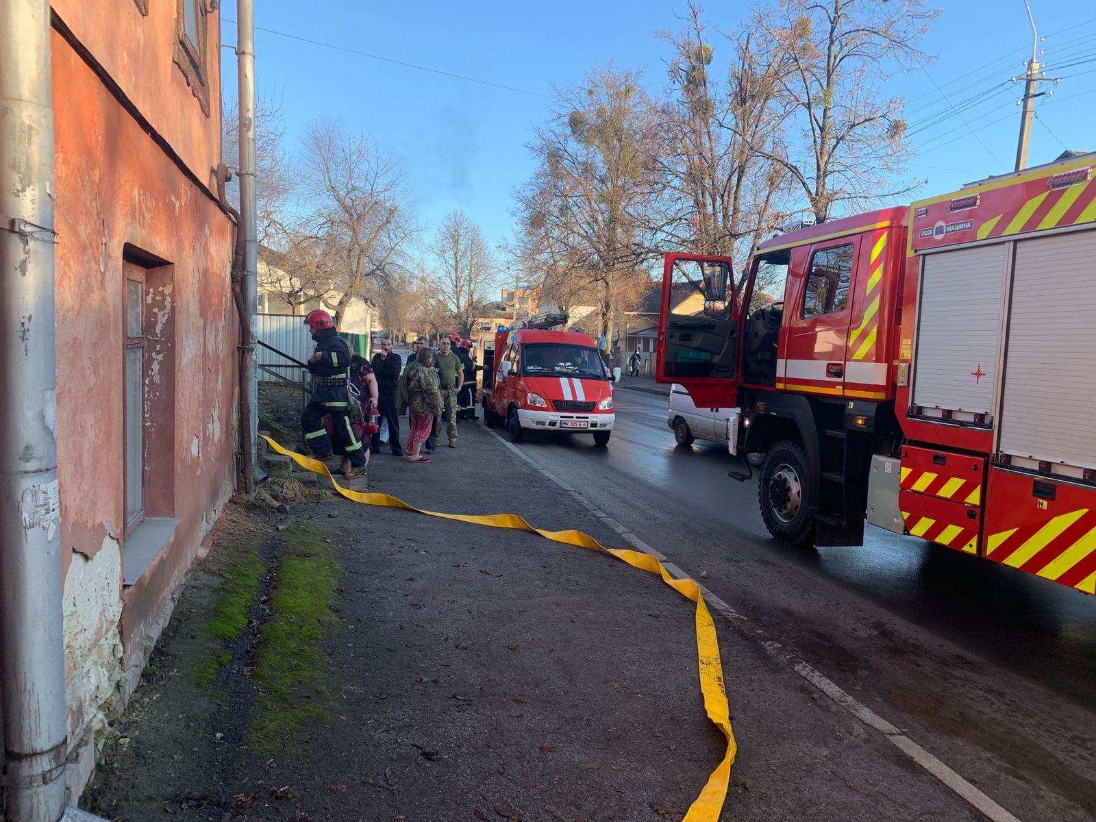 Вогнеборці Рівного врятували від знищення житлову квартиру
