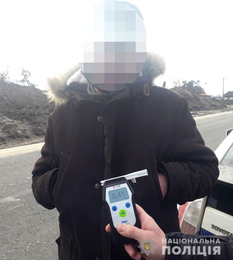 Пасажири втекли, п’яний водій не встиг: на Рівненщині поліцейські викрили трьох кермувальників напідпитку (Відео)