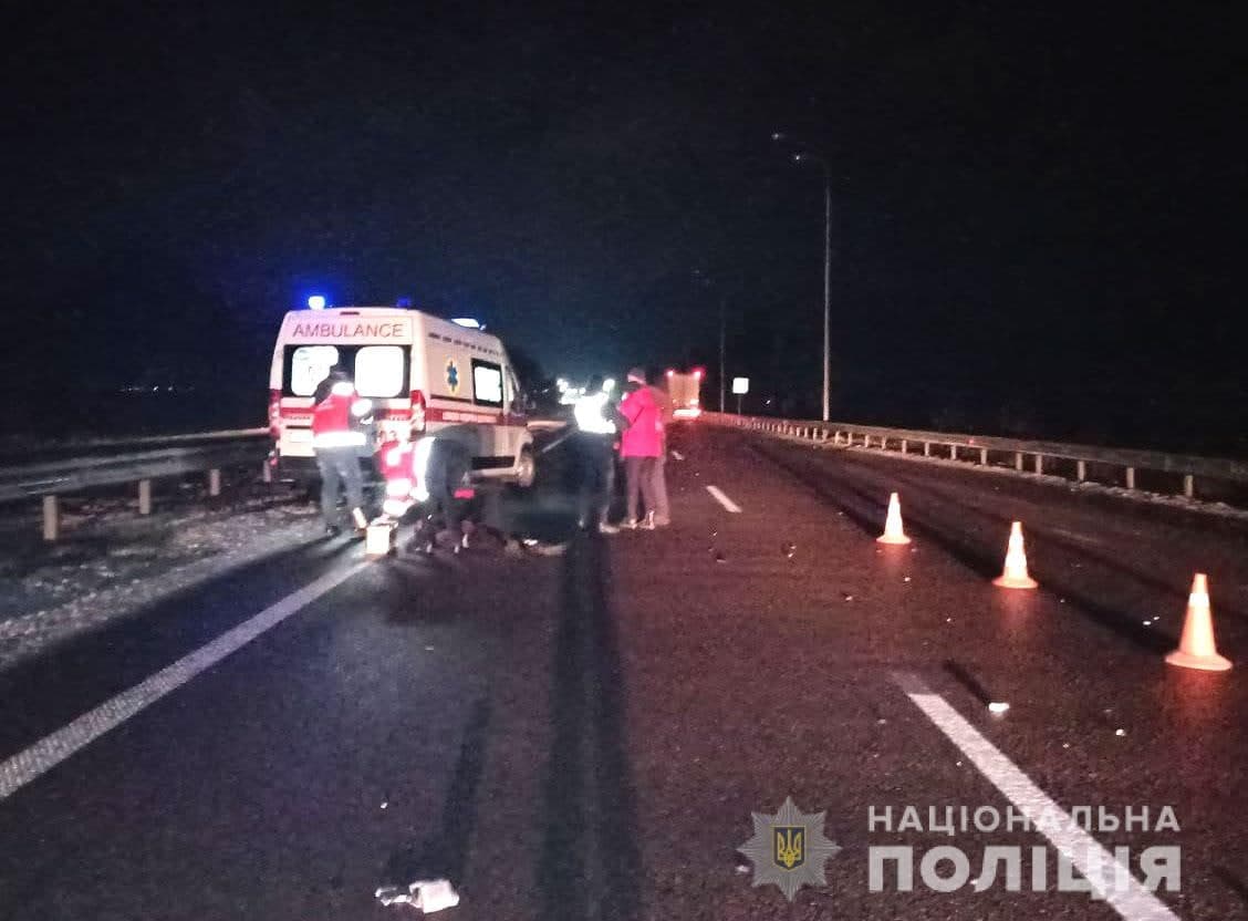 На Рівненщині під колесами вантажівки загинув пішохід