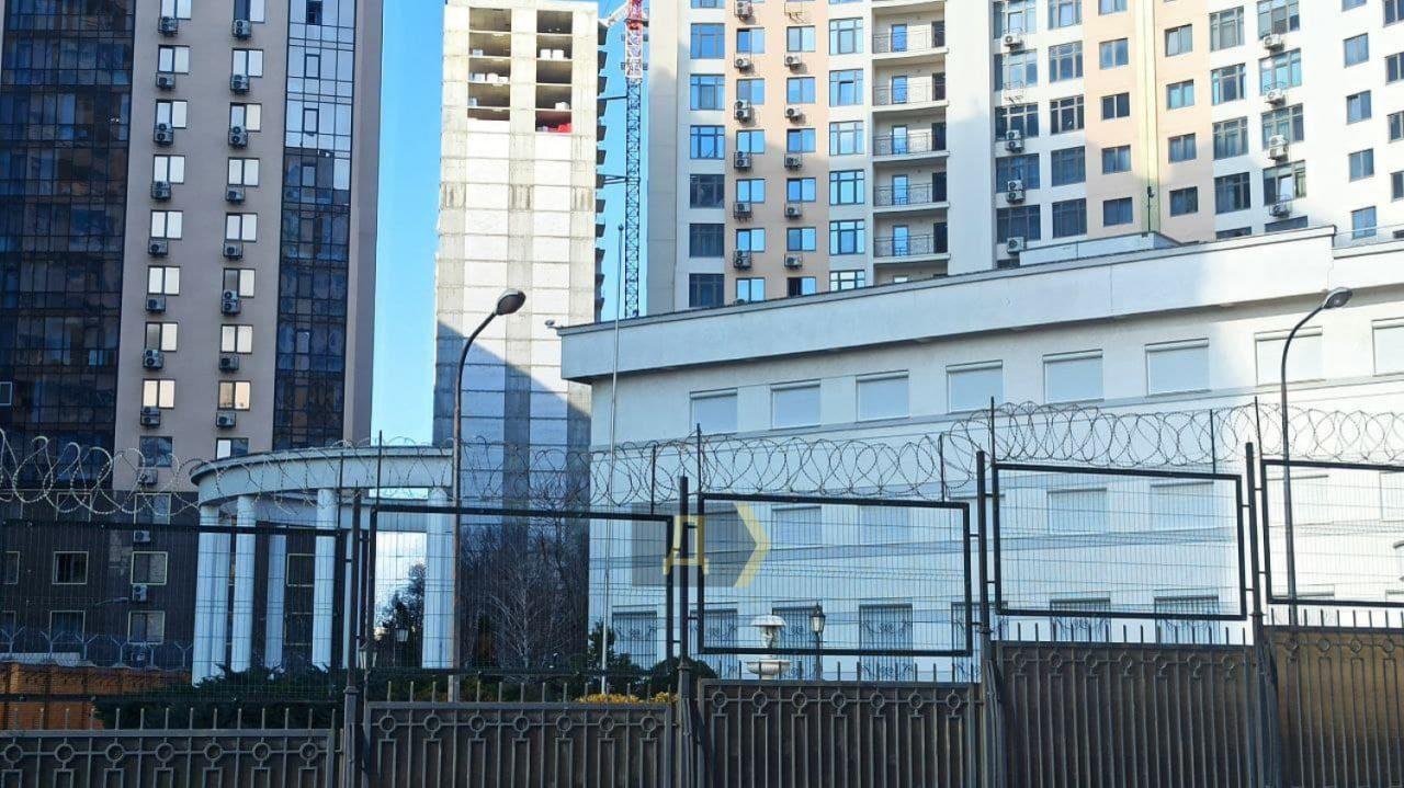 Росія евакуює дипломатів з України