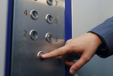 У Рівному терміново відключаються ліфти