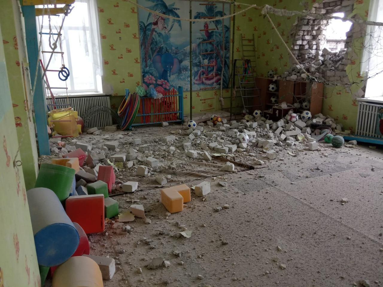 Російські вояки розпочали артилерійський обстріл із дитячого садочку