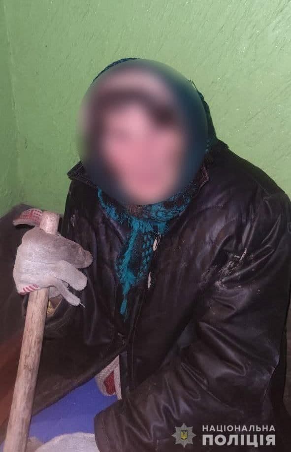 На Дубенщині поліцейські розшукали рідних пенсіонерки та повернули її додому