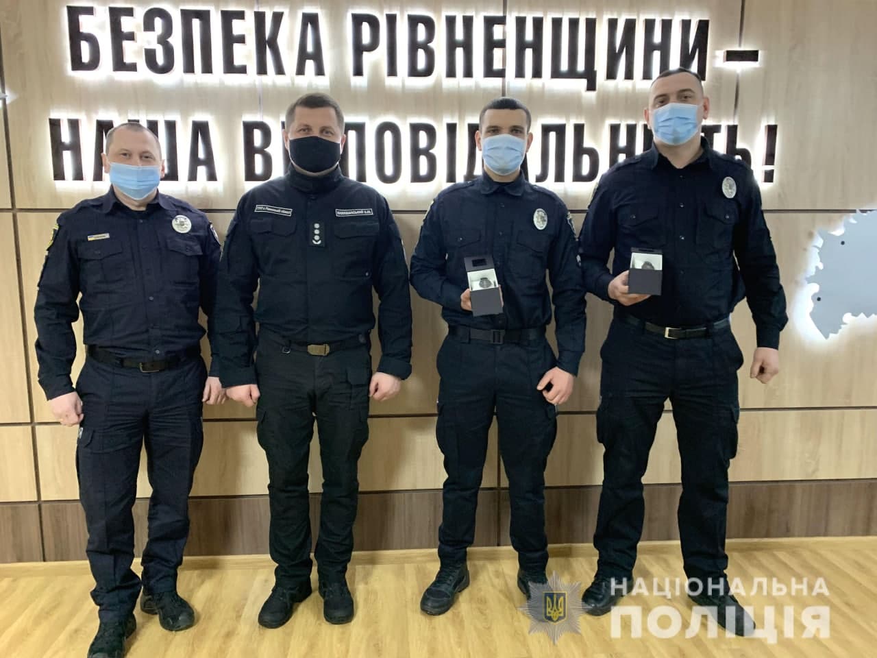 Очільник поліції Рівненщини відзначив двох поліцейських Вараського району