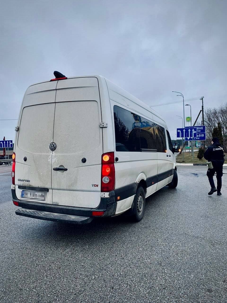 Поліцейські наголошують жителям Рівненщини на дотриманні комендантської години: залишайтеся вдома