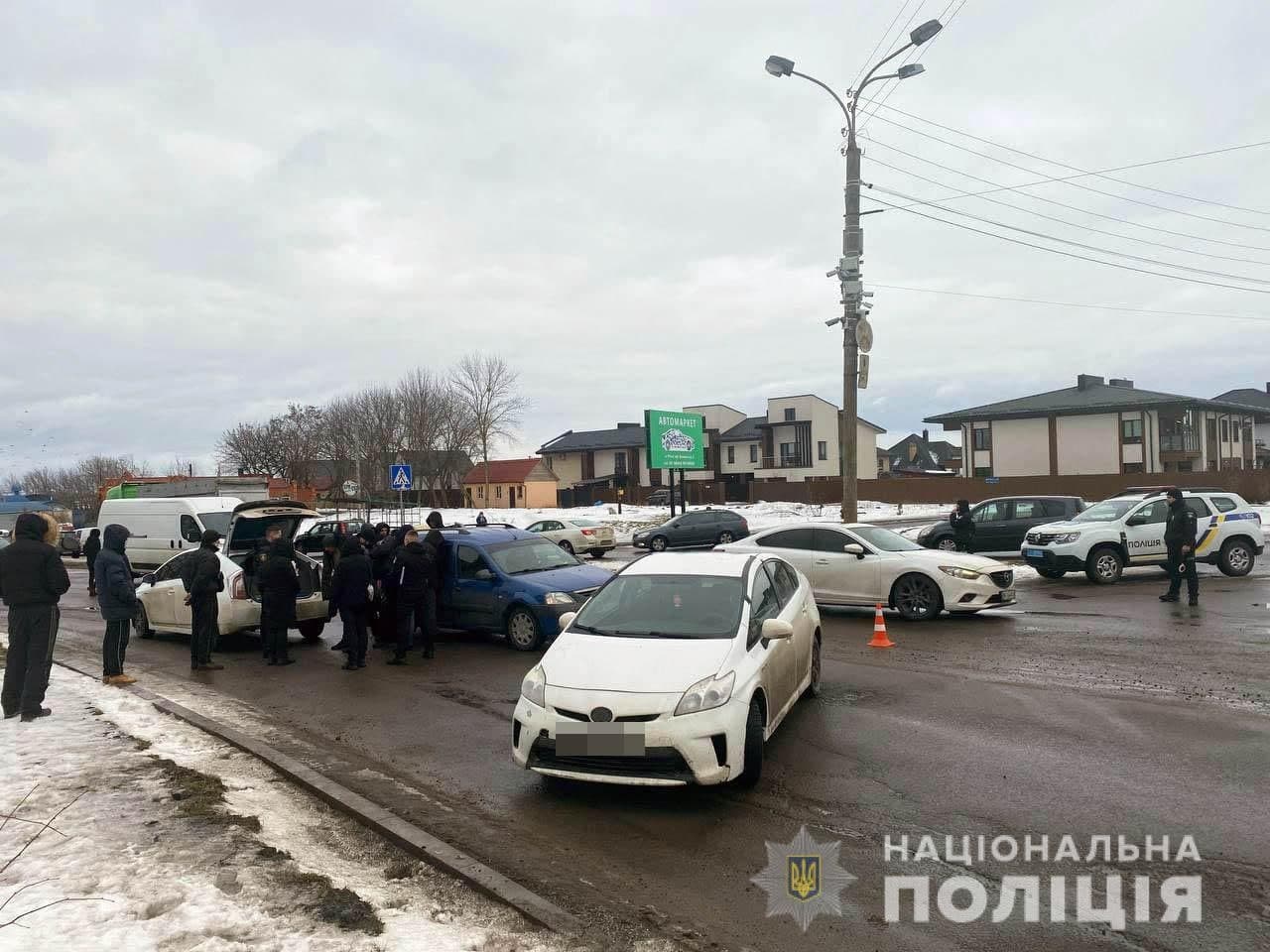 У Рівному поліцейські затримали двох шахраїв, які ошукали пенсіонерку на понад 140 тисяч гривень