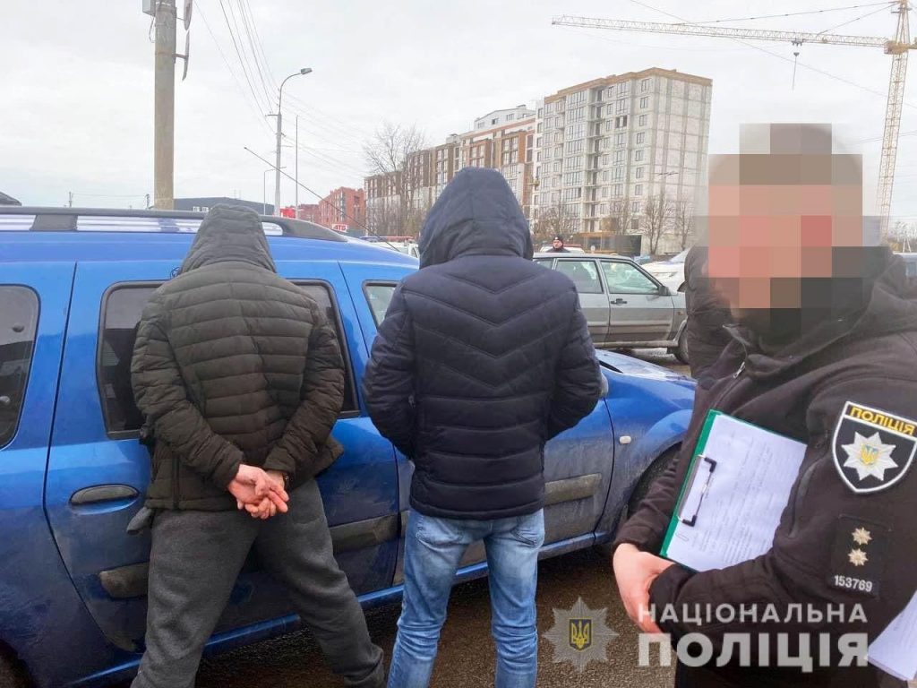 поліція затримання шахраїв рівне