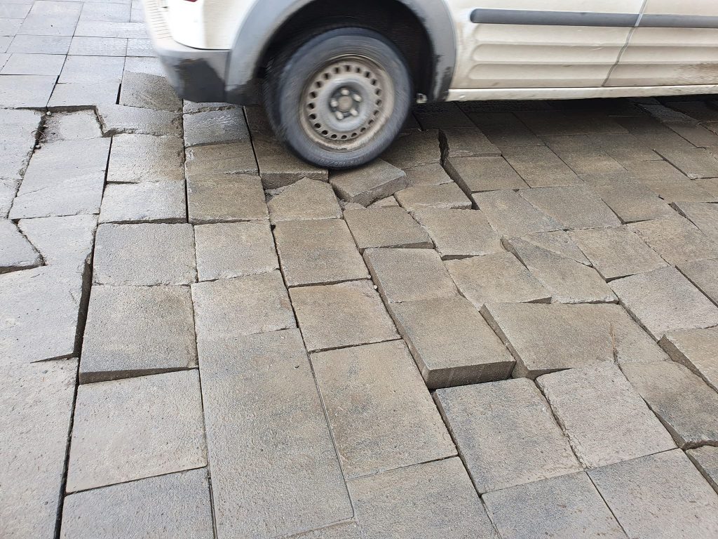рівне бруківка біля цума